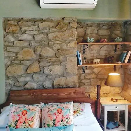 Ilios Guest house *